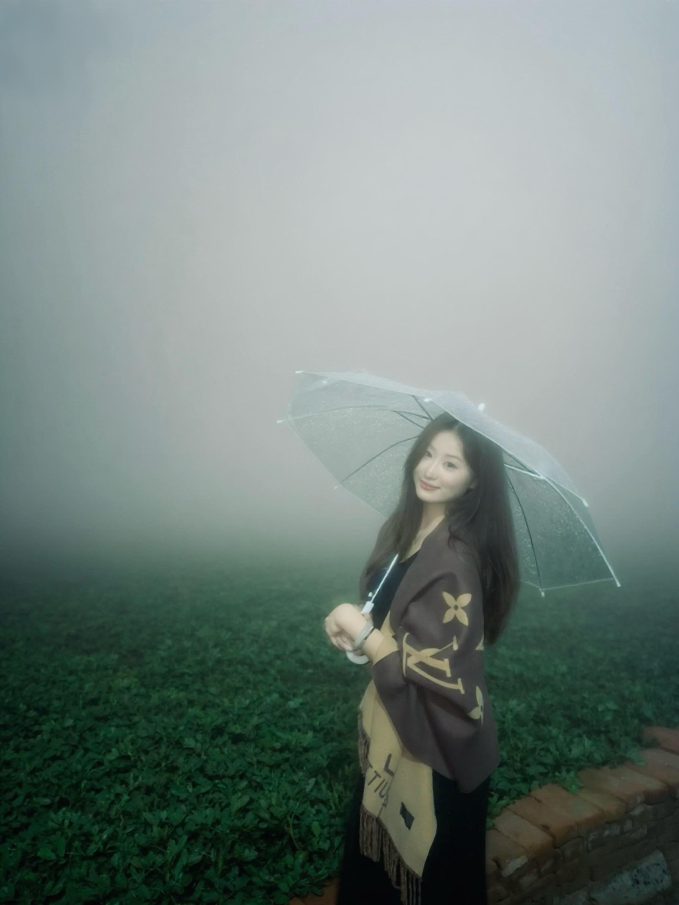 好喜欢下雨 学生时代不用跑操上体育 工作时会听着雨声渐渐入眠 心情不好...