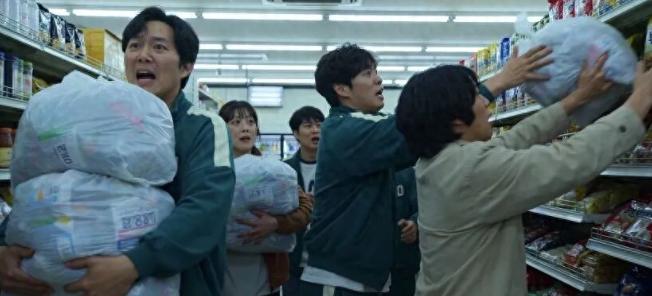 地缘冲突的蝴蝶扇动翅膀，远隔重洋的亚洲民生市场接连掀起波澜，日常再普通不过的纸张