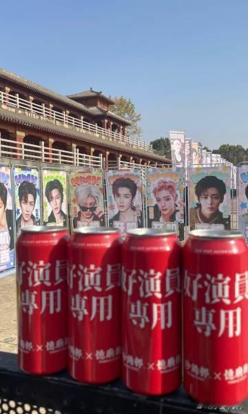 侯明昊碧血蝉开机照 侯明昊的新剧《碧血蝉》开机啦！看他穿上戏服的样子，真是帅气十