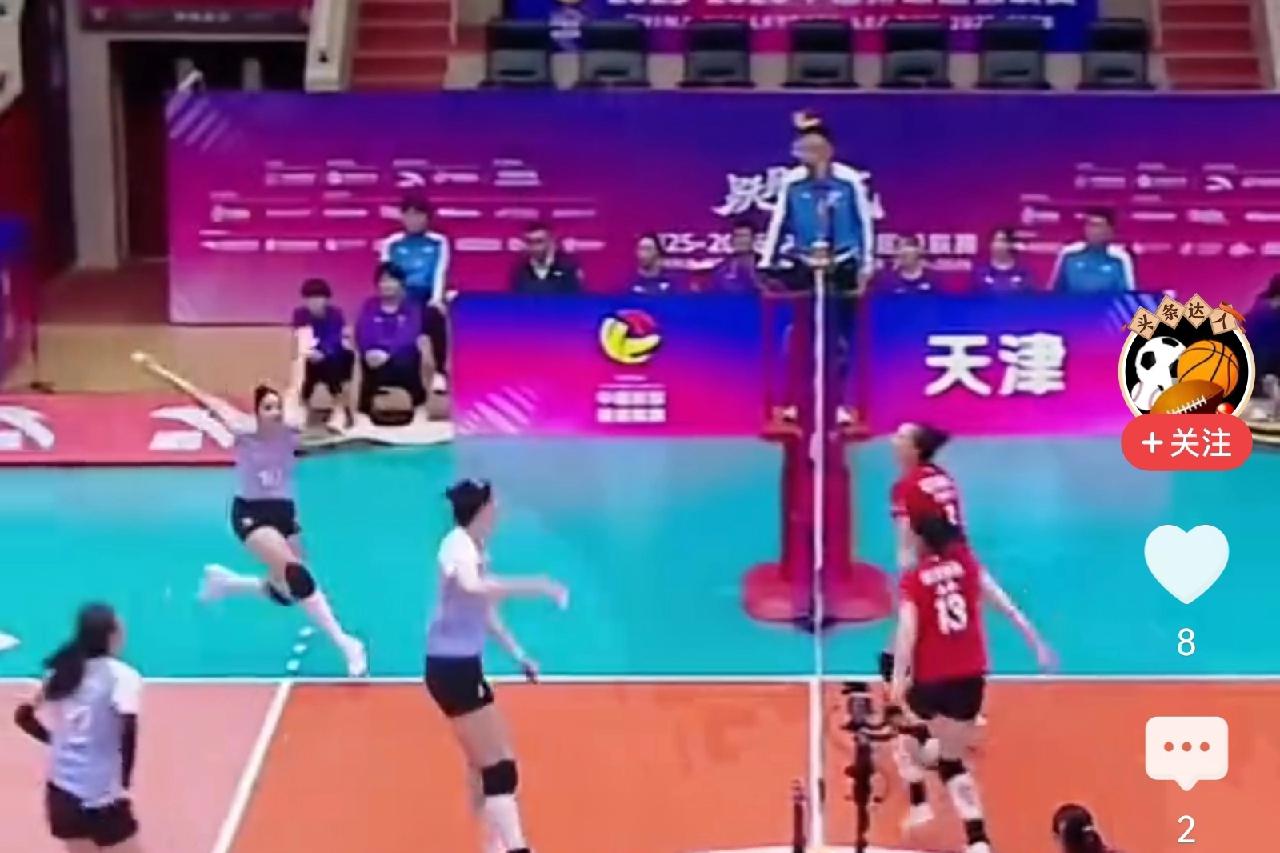 天津女排的状态出早啦！
主场能打出忘我境界的兴奋劲头儿，也只有陈方和他率领的天津