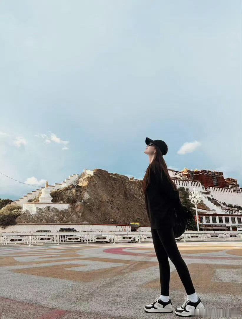 李沁插着鼻氧管自拍李沁西藏游plog 直面高原缺氧不适，插着鼻氧管轻松自拍，李沁