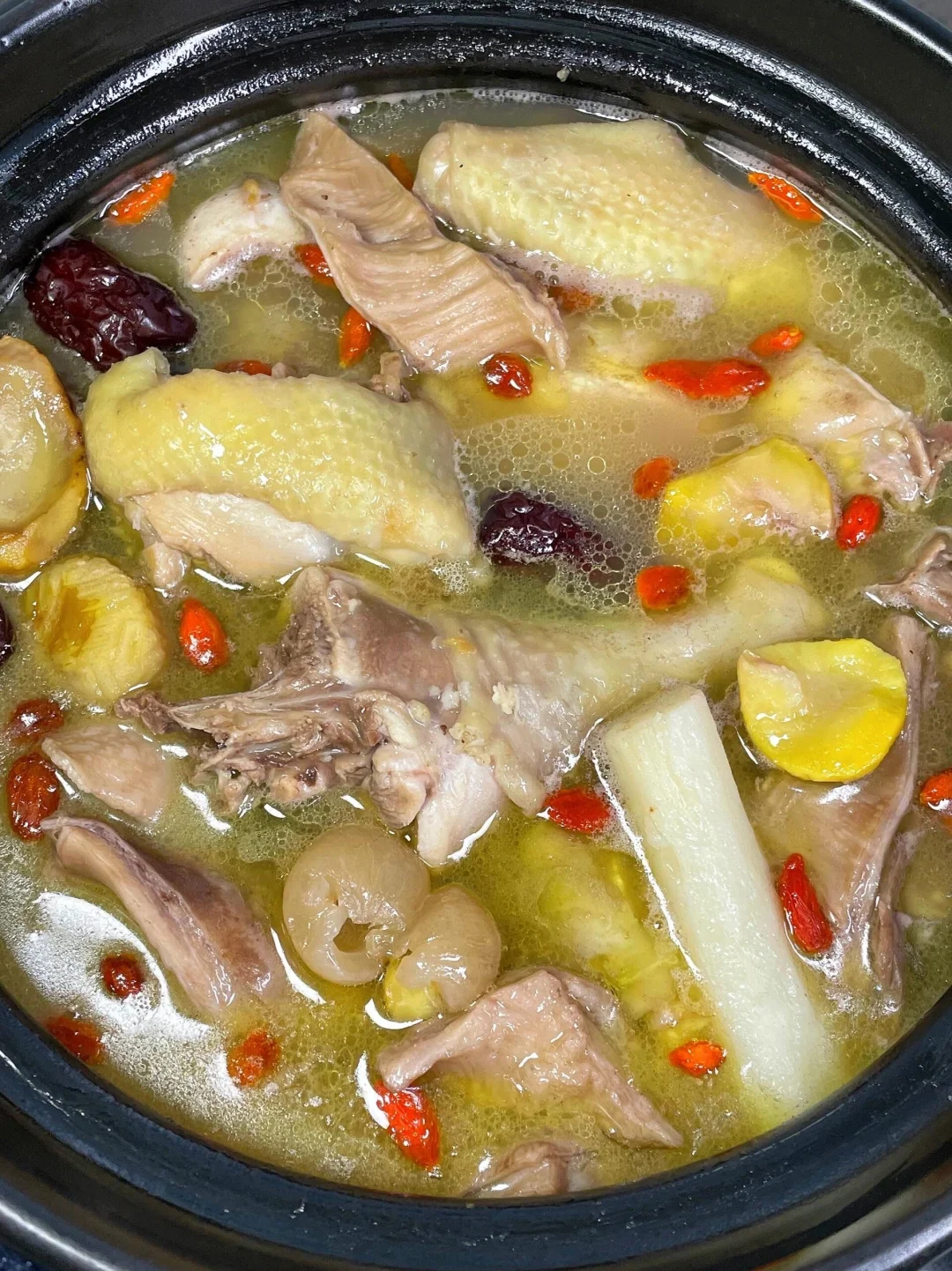 我爱吃鸡 日日工作，倾听人间万般心事。见过焦虑辗转的迷茫，听过心事郁结...