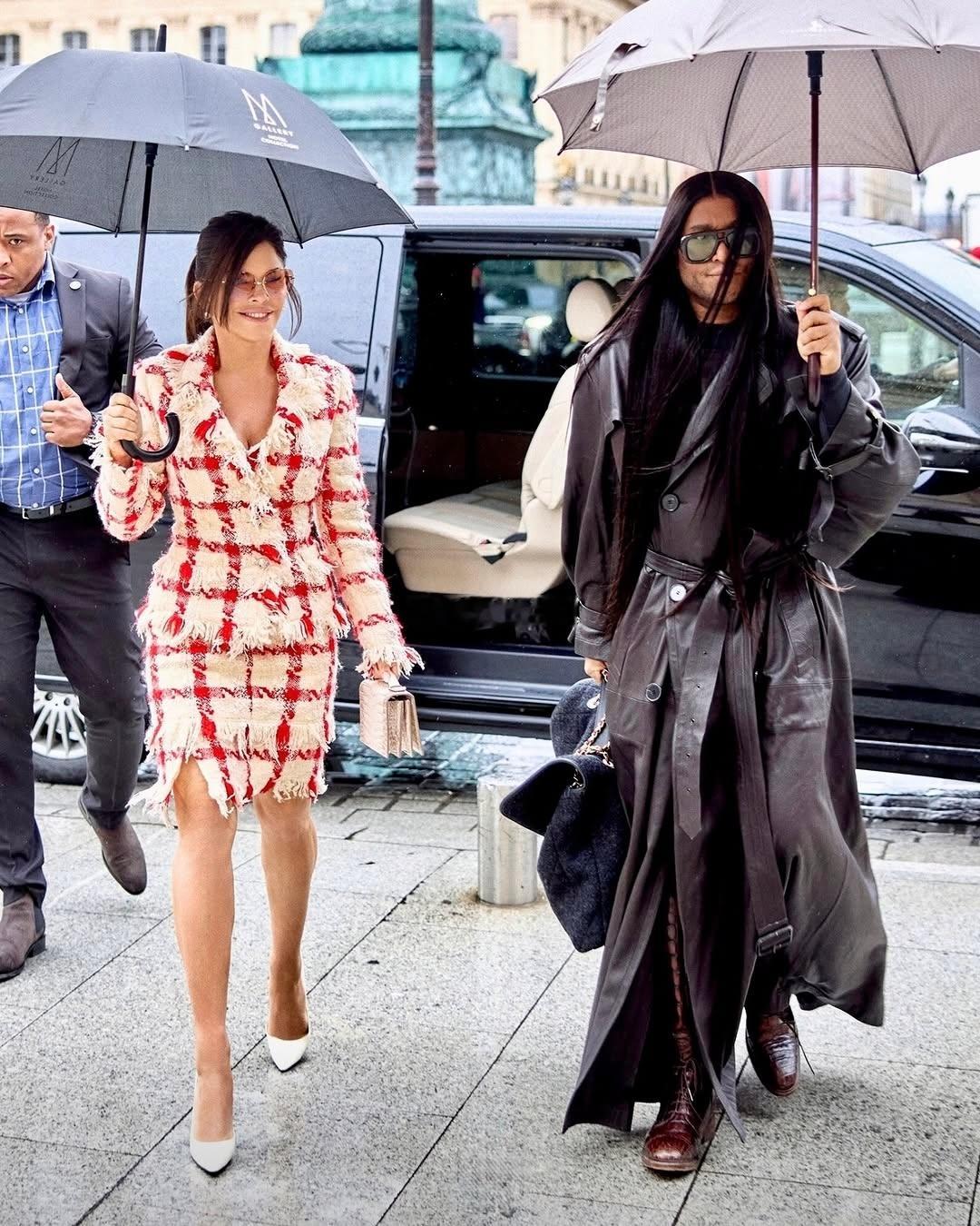 巴黎高定周｜桑切斯被拍到跟Law Roach一起出行👇所以是请到了这位赞达亚的