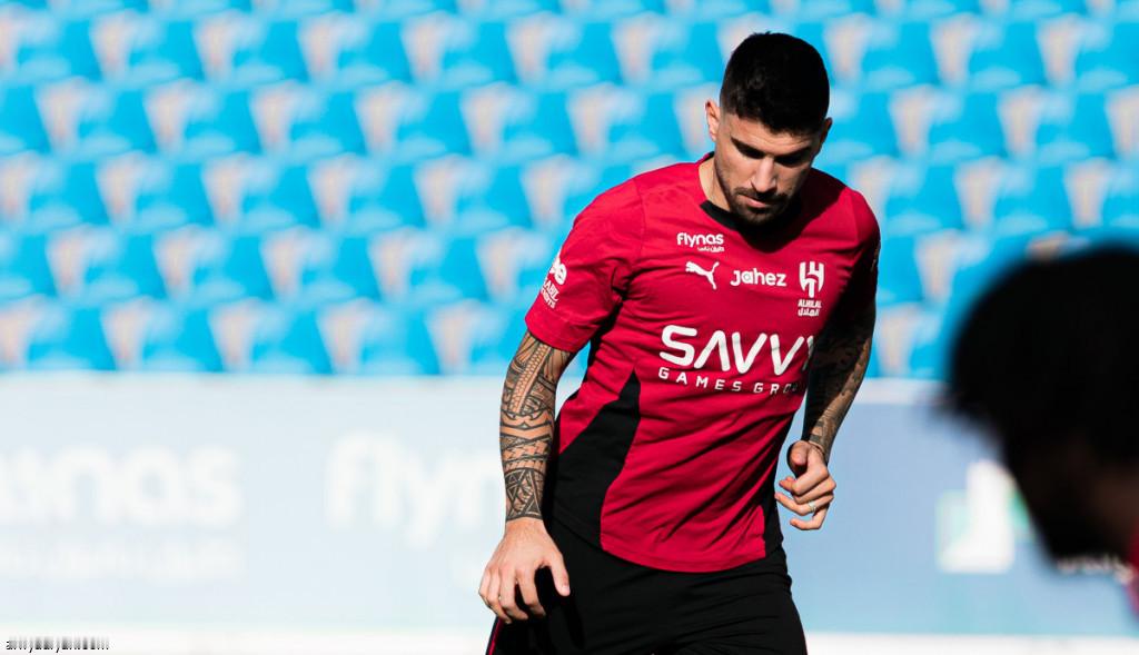 利雅得新月 据利雅迪亚🔴吉达联合已与效力于利雅得新月的葡萄牙中场鲁本·内维斯的