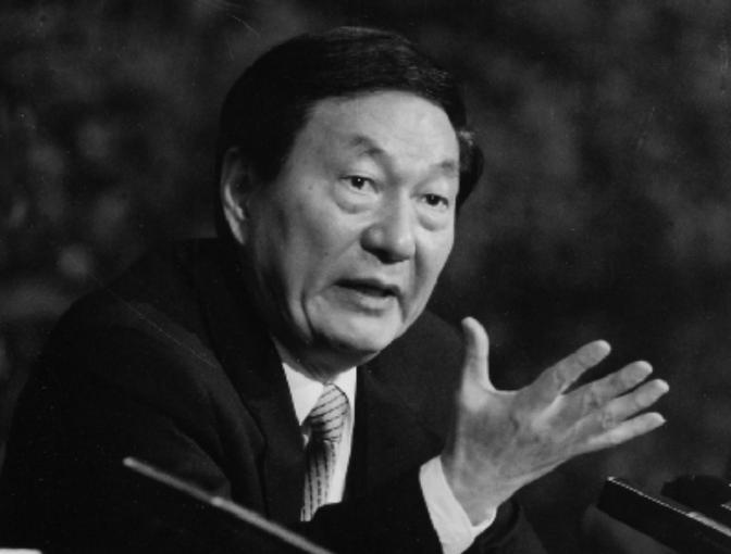 朱镕基总理自幼失去双亲，全靠叔伯照料！

朱镕基总理1928年10月出生在湖南长
