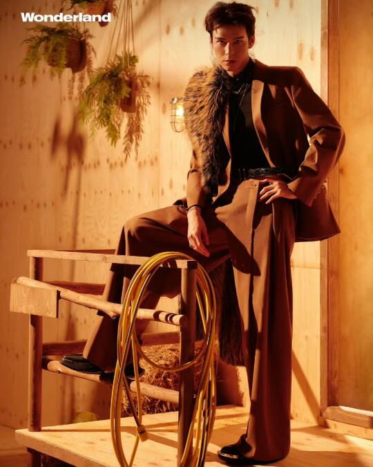 龚俊  in  Wonderland. UK  Summer  202...