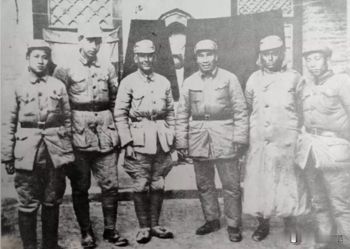 1939年12月21日，八路军总司令朱德同志在山西武乡县王家峪总部，亲切会见印度