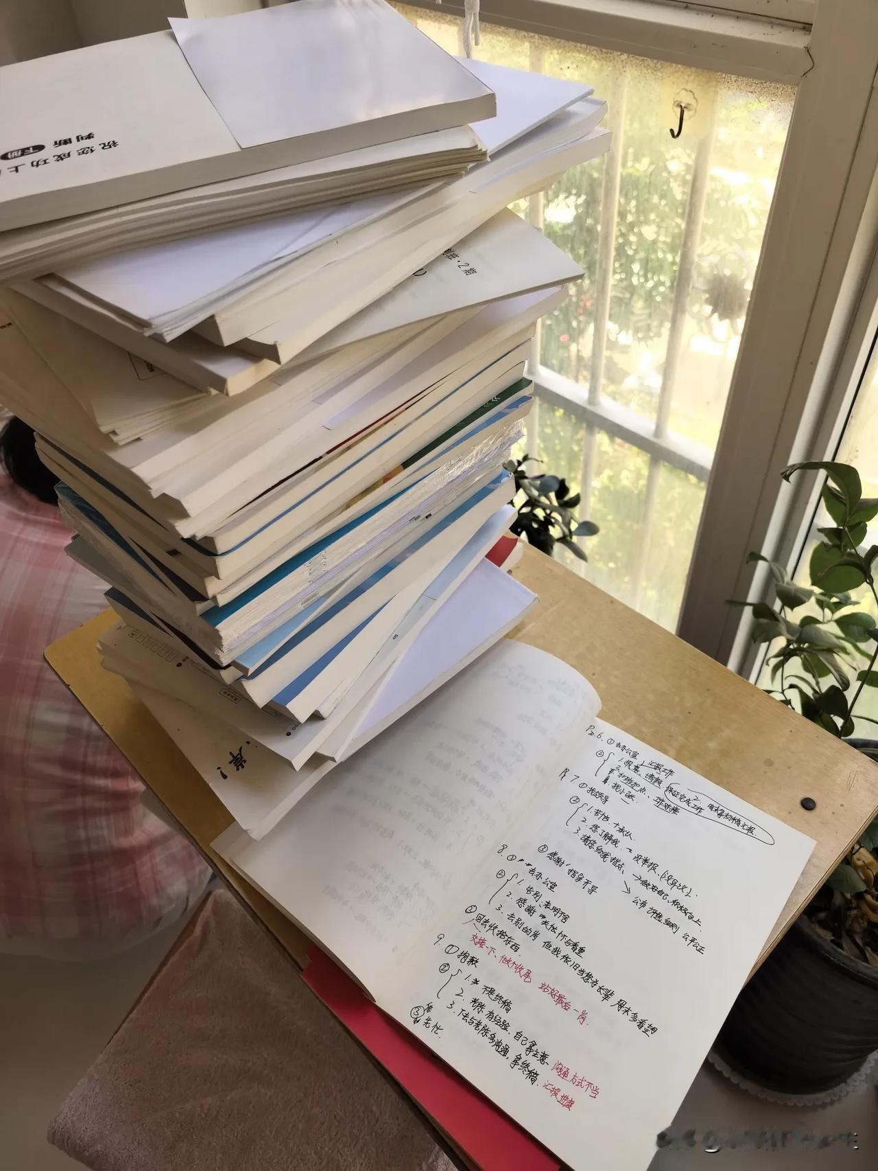 过完暑假，侄女就该上大四了，即将面临就业问题。

征得女儿同意，我把女儿去年用过