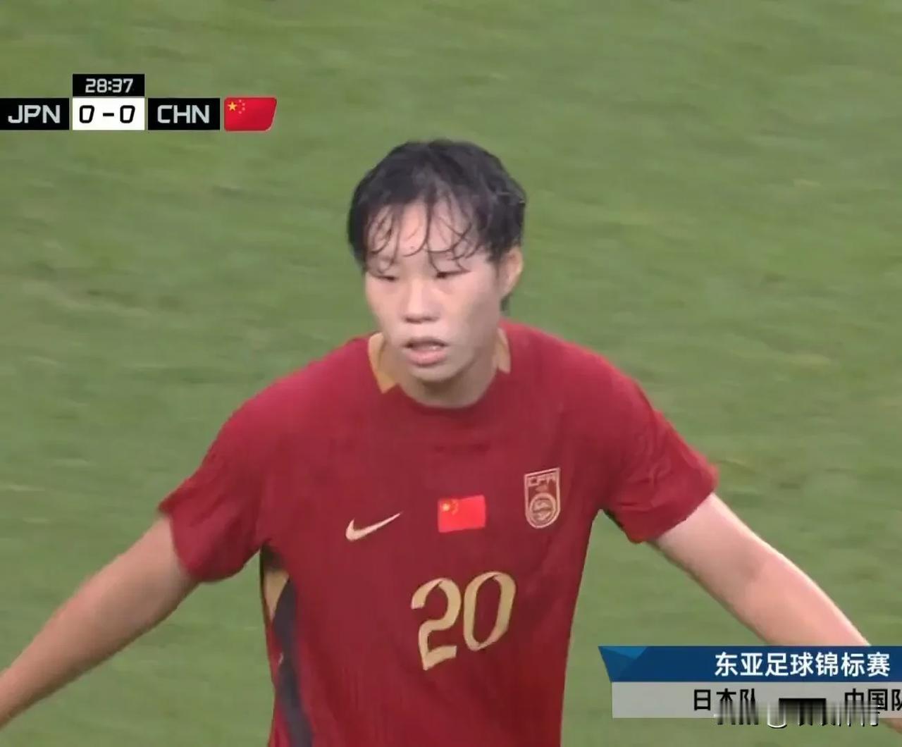 【东亚女足赛中日争冠上半时战成0-0平】
东亚杯女足赛中国对日本，上半时中国队打