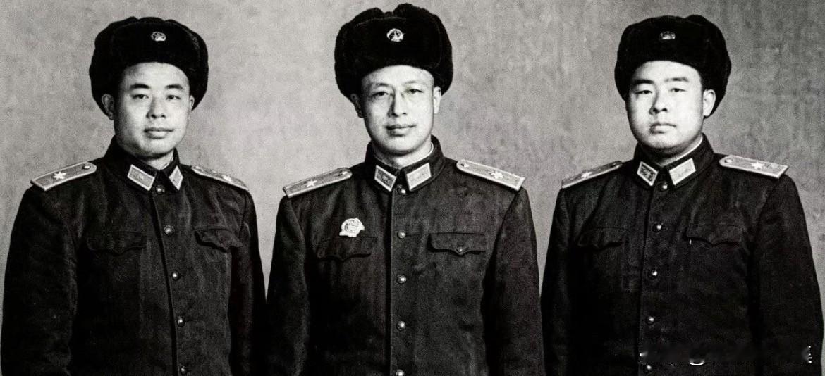 1955年11月24日，北京，三位江西兴国籍开国将军合影，照片右起：廖鼎琳（中国