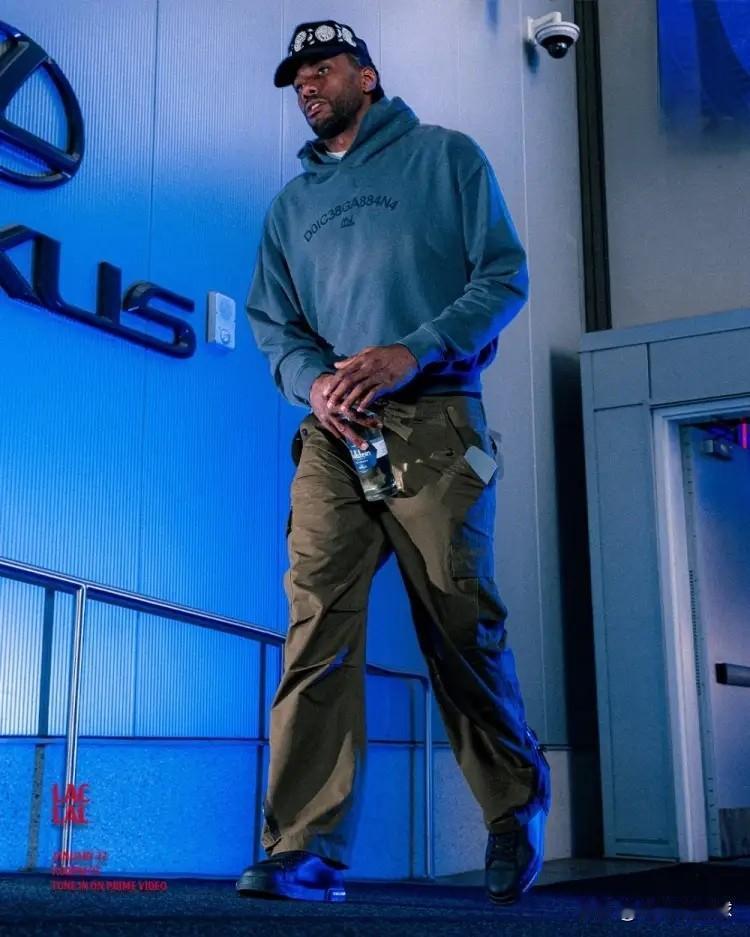 湖人主帅雷迪克真是太懂人情世故了！在今天湖人主场迎战快船的赛前采访中，雷迪克教练