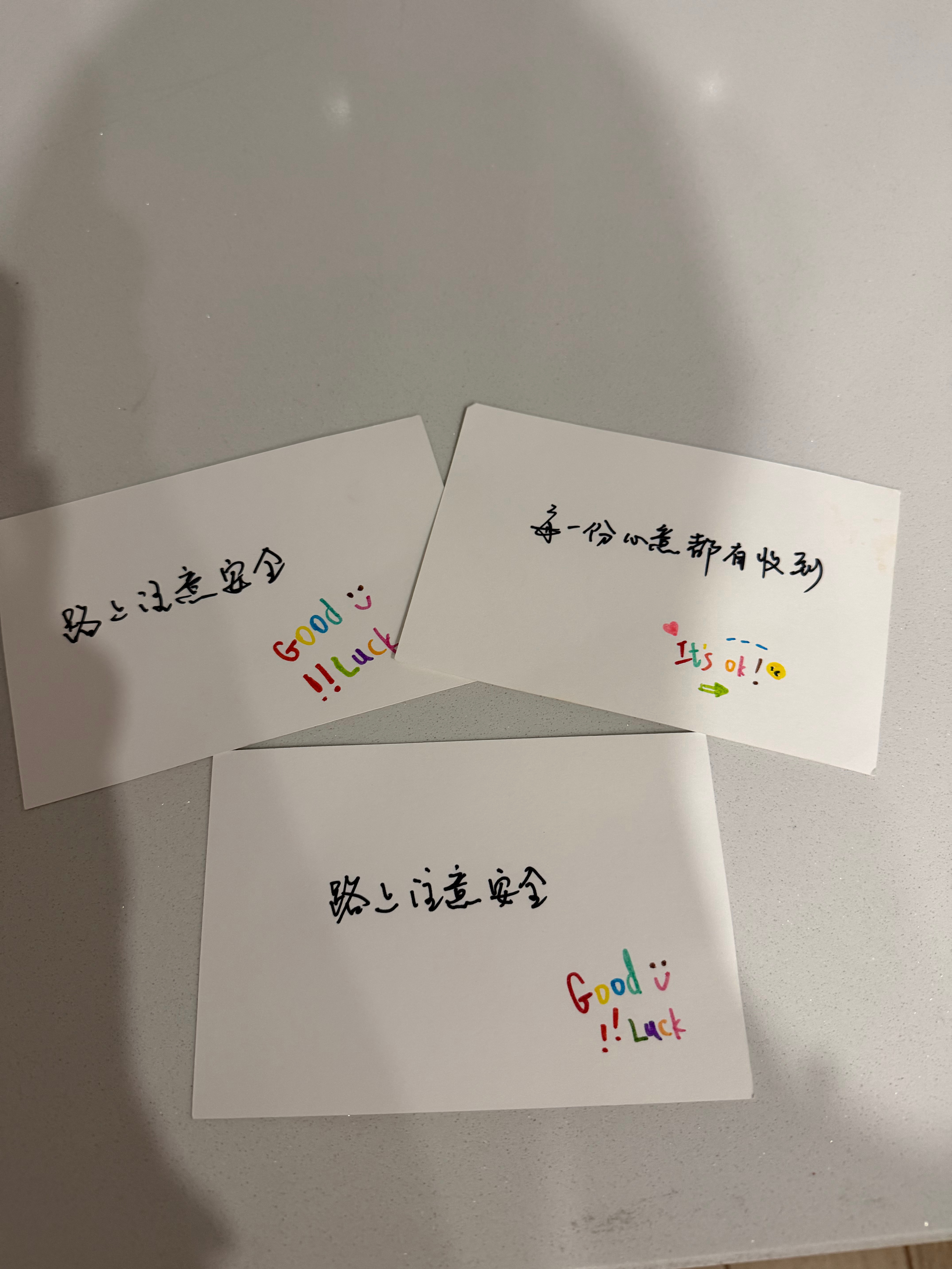 就这样萌萌的给粉丝写小纸条🥺 