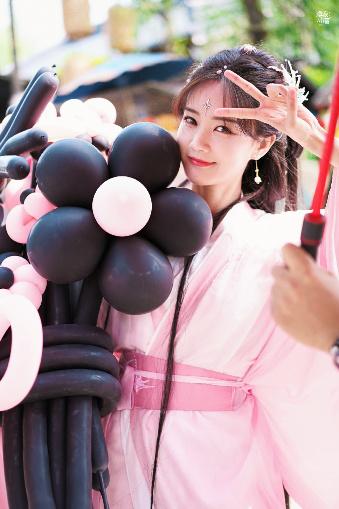 #李一桐王权篇杀青路透# 李一桐狐妖王权篇杀青路透来啦～姐姐和古装造型适配度很高