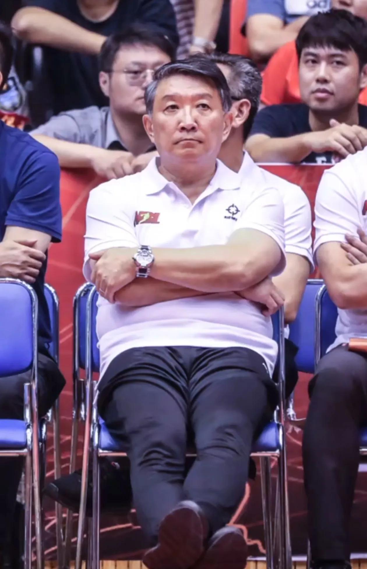 我勒个去！中国女篮76比88输意大利，张子宇13分8板，宫鲁鸣的"中锋万能论"当