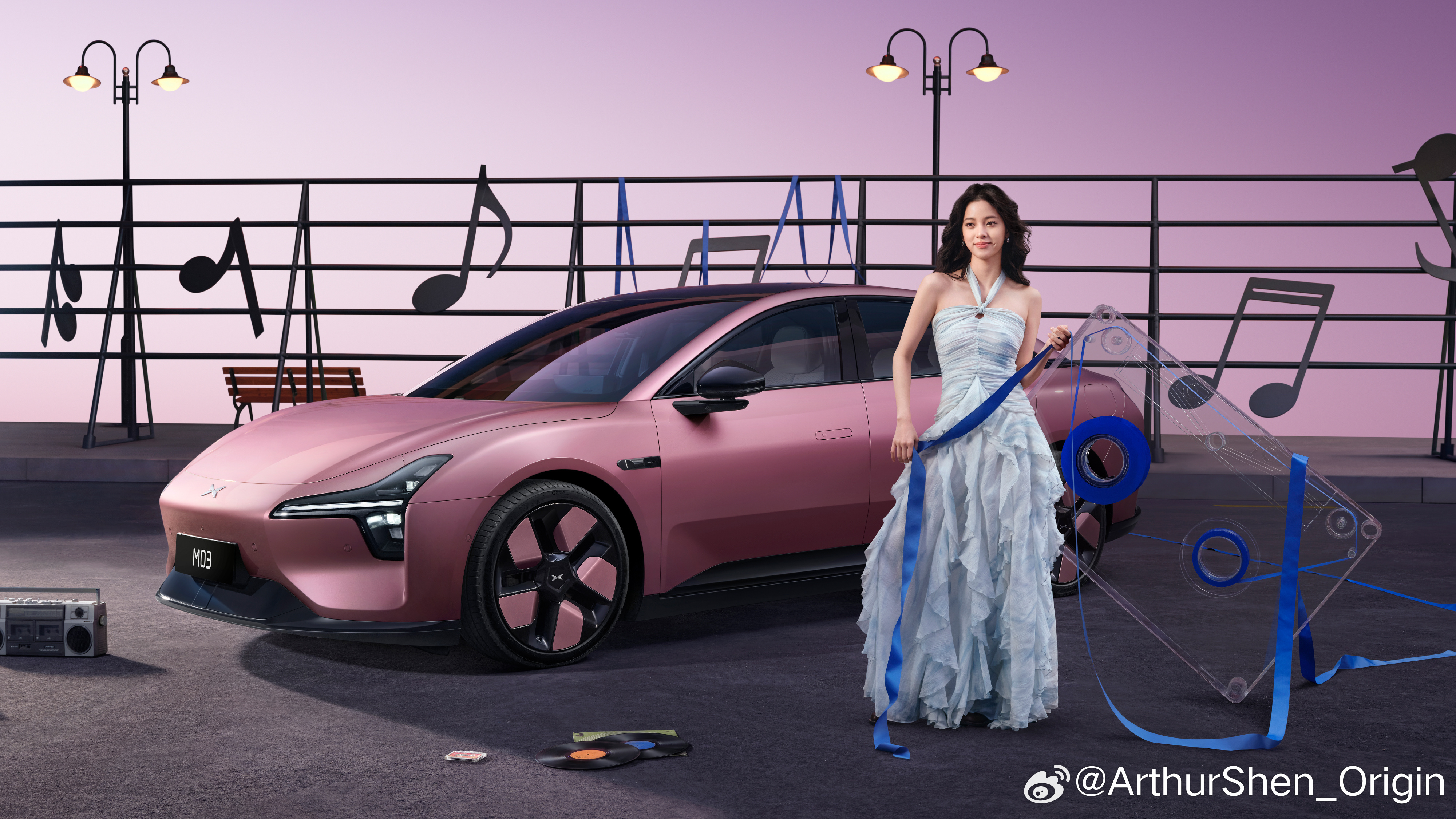 2026款小鹏MONA M03明天上市，今天先推出了全新的颜色「樱珞粉」和首次推