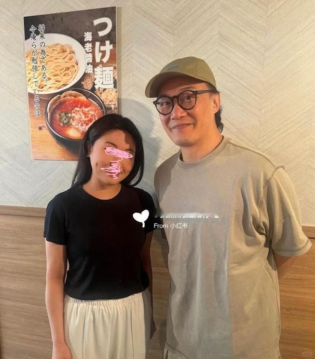 陈奕迅虽然贵为巨星，但他私底下的生活却十分贴地，经常出入一些平民街坊小店医肚用餐