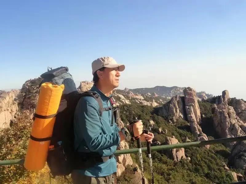 2025年适合穷游的6个城市，预算1000元可玩7天，热门景点与美食推荐如下： 