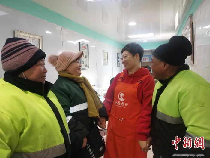 一间包子铺，一对平凡夫妻，四年坚守双向奔赴。妻子圆丈夫的大学梦，夫妻俩又用微薄收