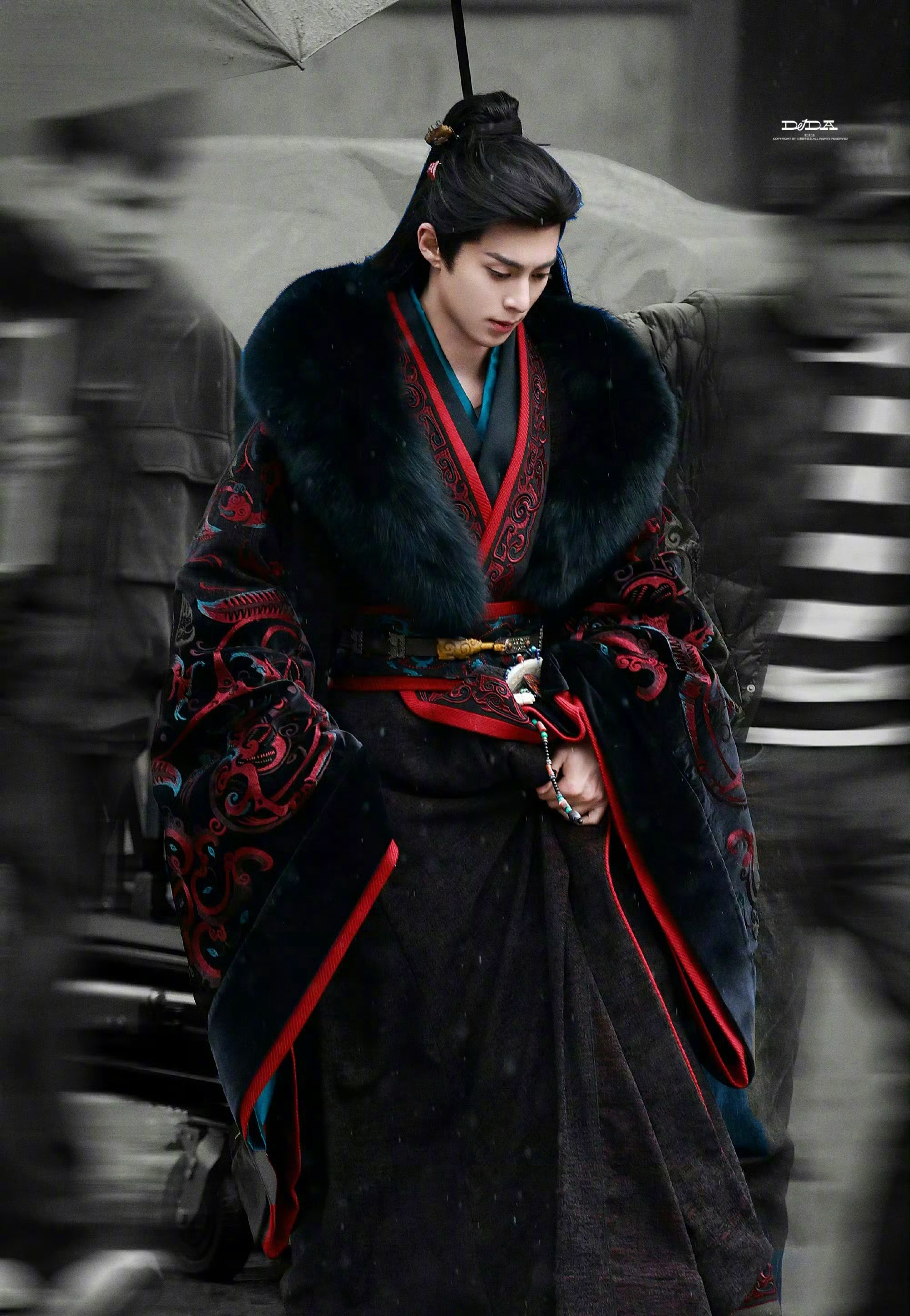 #早安咪语##王鹤棣紫衣少年谢景行# 古装棣棣丰神俊朗，好一个鲜衣怒马少年郎！早