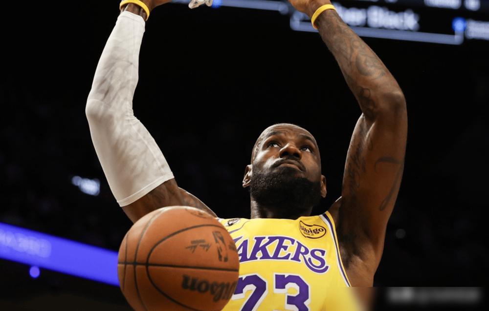 “41岁的詹姆斯已经垮了”，这话刚说完，他就14投13中，命中率92.9%。
 