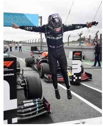 【财富晚茶】今日股市收评：深指涨0.19%：体育见底反弹光伏杀跌导语：作者系《网