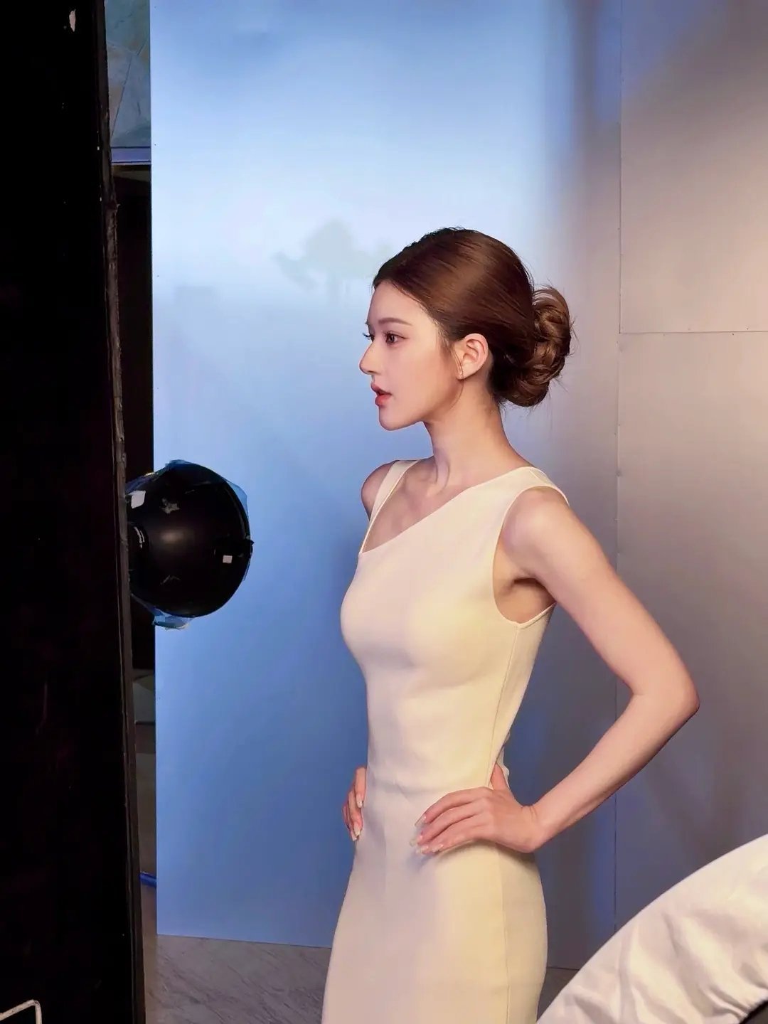 感觉这是她近期最好看的一次造型诶，她好适合代言普拉提相关的，形体好好啊