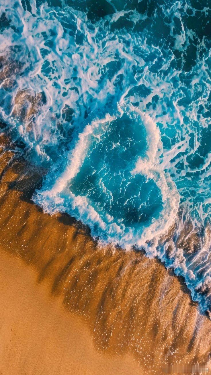 “一个在爱中成长的人和一个在生存中成长的人，对世界的看法是不同的。” 