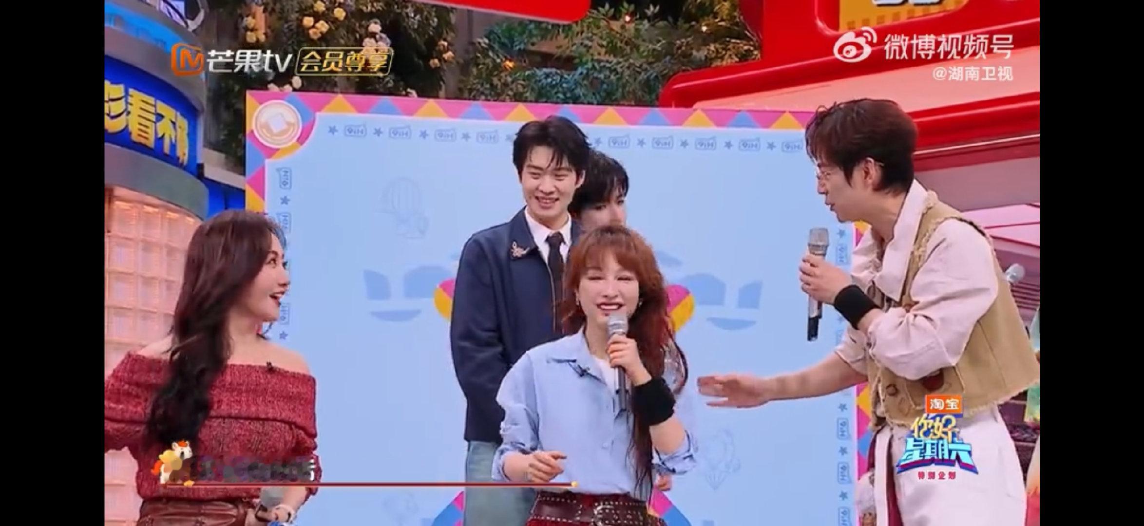 杨蓉吴昕神级默契杨蓉吴昕共脑就问还有谁！YCYU这默契程度，我看完全是共用一个大