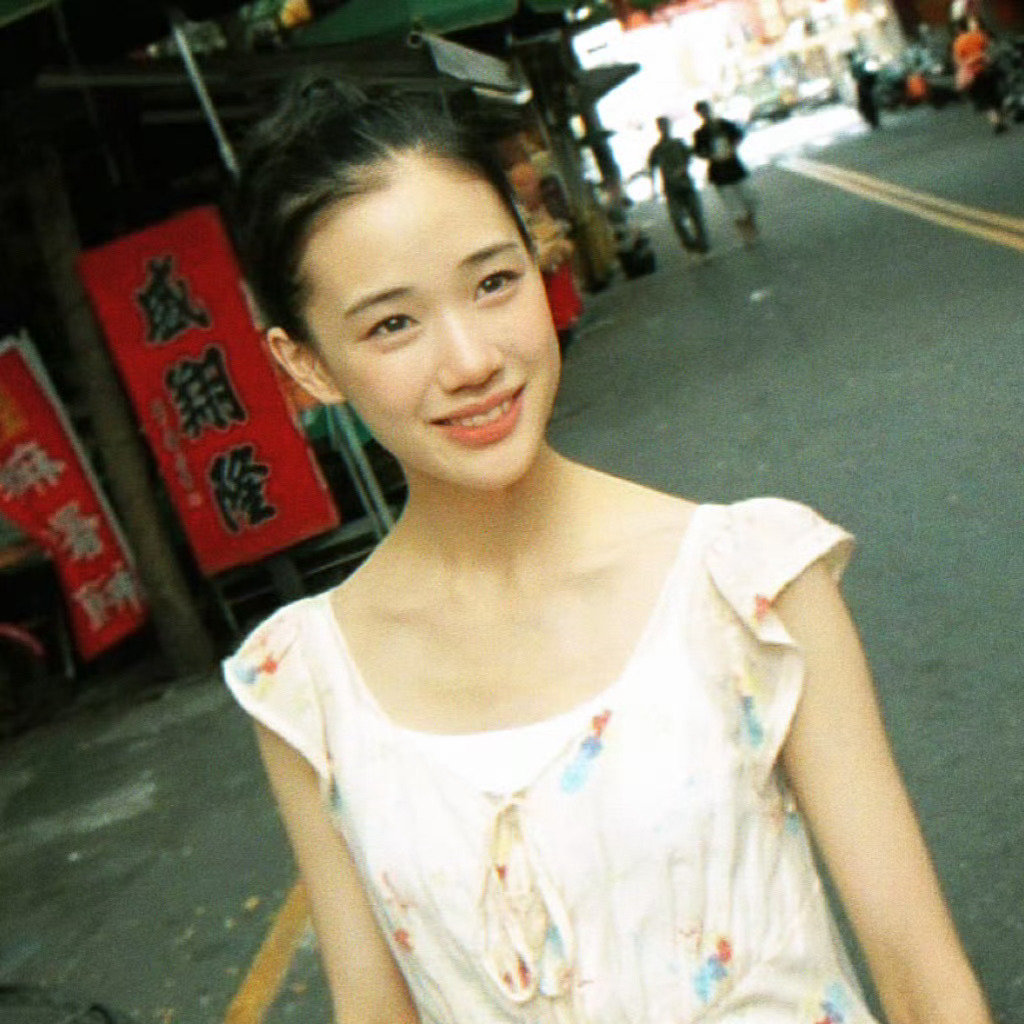 苍井优她的长相就已经代表了一个季节 清冷温柔 初春雨后万物清晰的感觉 [求关注]