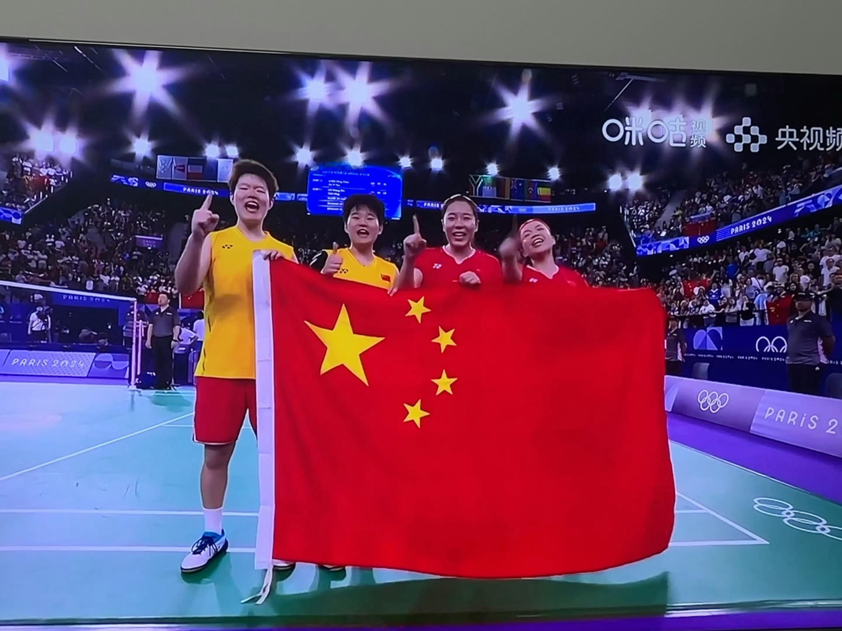 #魏哲鸣说中国女双第一##魏哲鸣祝贺国羽女双# 魏哲鸣发博祝贺国羽女双金、银牌，