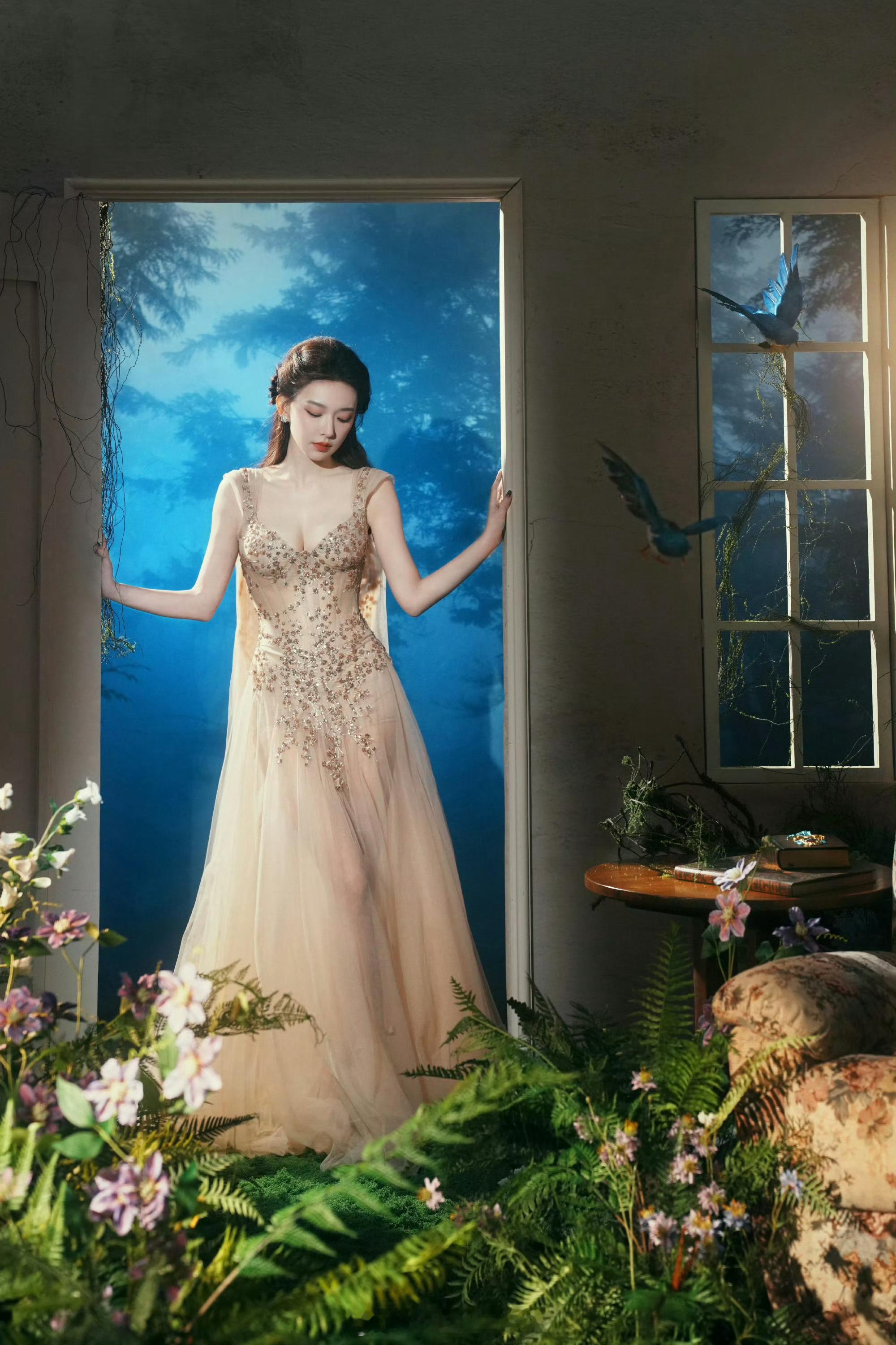 程潇微博之夜造型，这条裙子太显身材了！完全妈咪级别