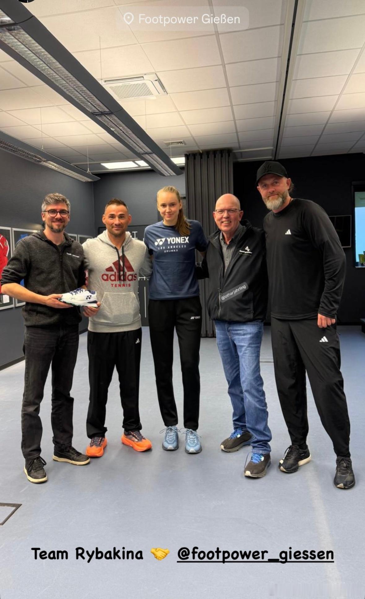 莱巴金娜！和团队一起在德国拜访了鞋垫设计工作室Footpower，理疗师Stef