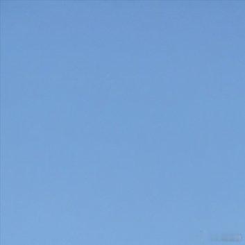 你不敢闲下来是因为一闲就乱想你把日程排满了，周末报了跳舞班，晚上报了线上课，连上