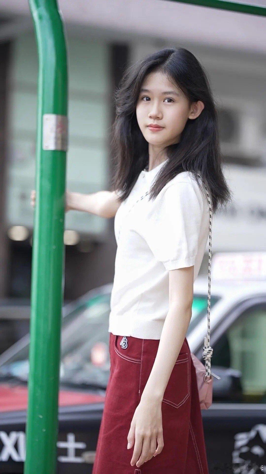 i人来猜猜看。这是谁？ ​​​