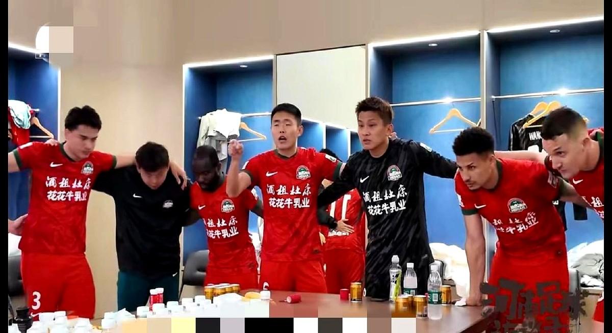 河南队这波操作，懂的都懂！昨天全队飞上海，要跟海港踢热身赛，为12月6日的足协杯