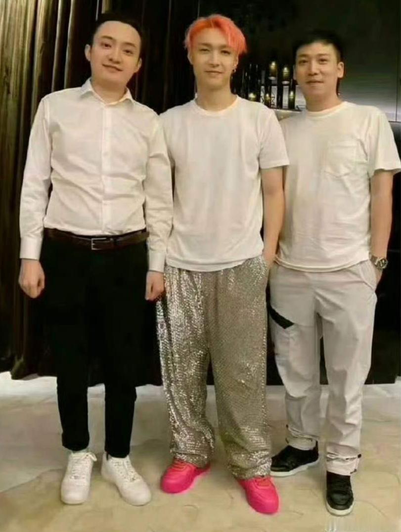 孙宇晨宣布，要直播量身高。
激光测量仪，精度到毫米，还请国际专业认证机构见证。这