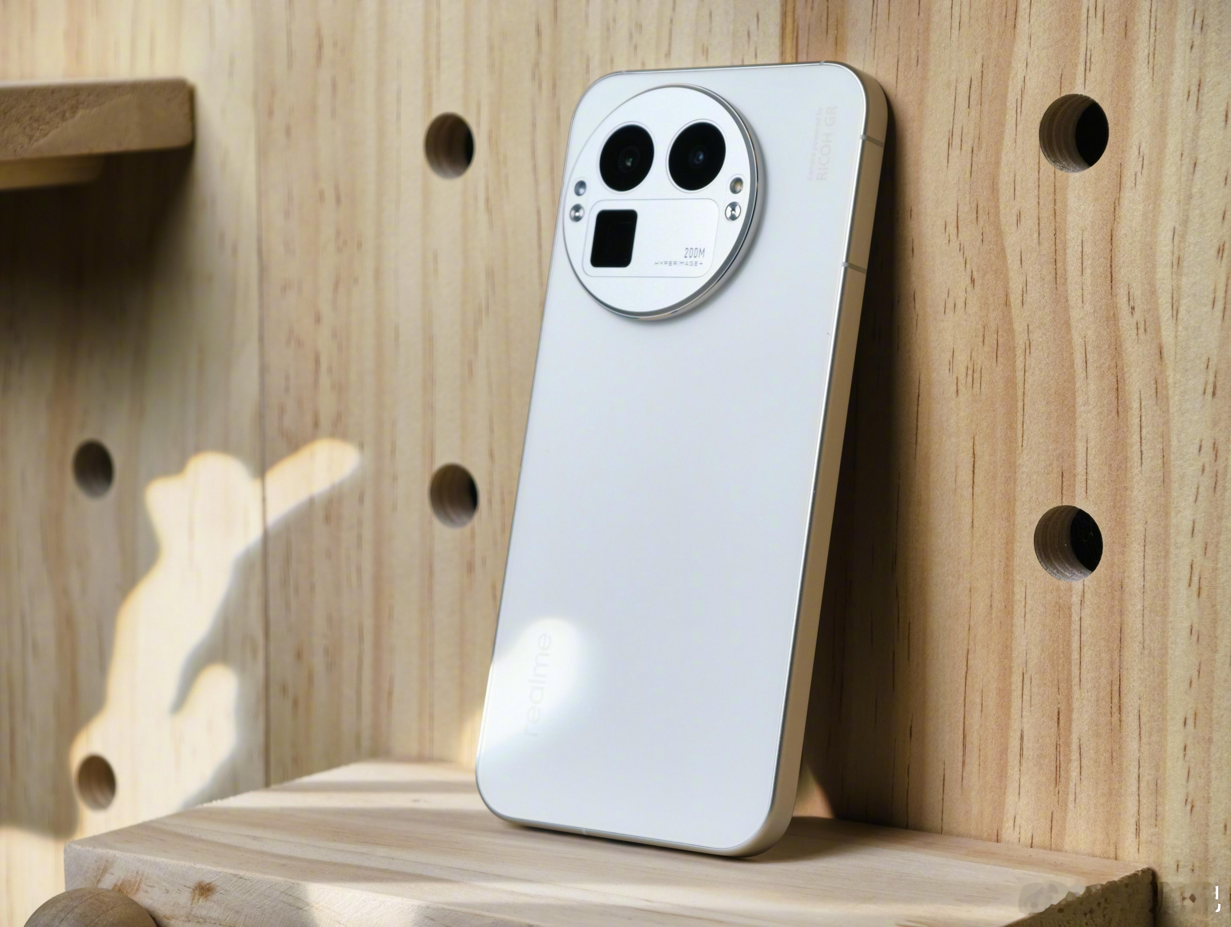 可更换 Deco 设计的真我GT8Pro 这要是结合 3D 打印去 DIY 应该