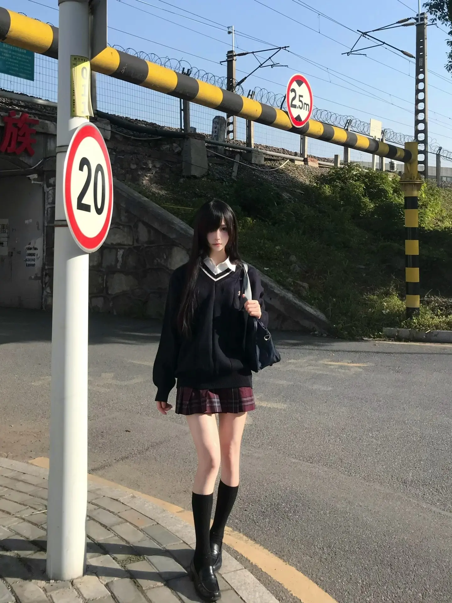 我总想着要是回到那天就好了 具体是哪天我也不知道 回不去了