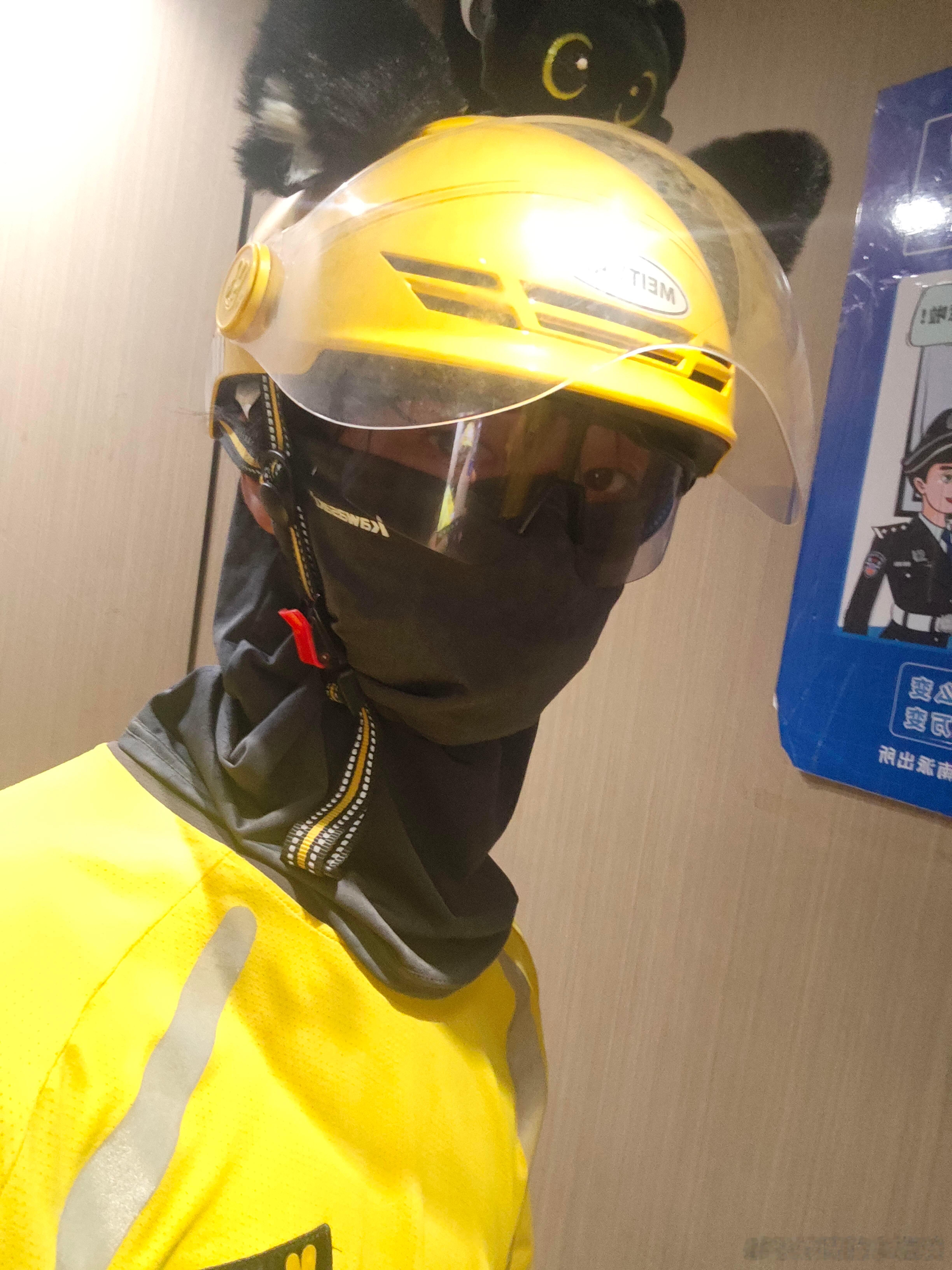 生活不易，还是要像小哥一样热爱生活呀 