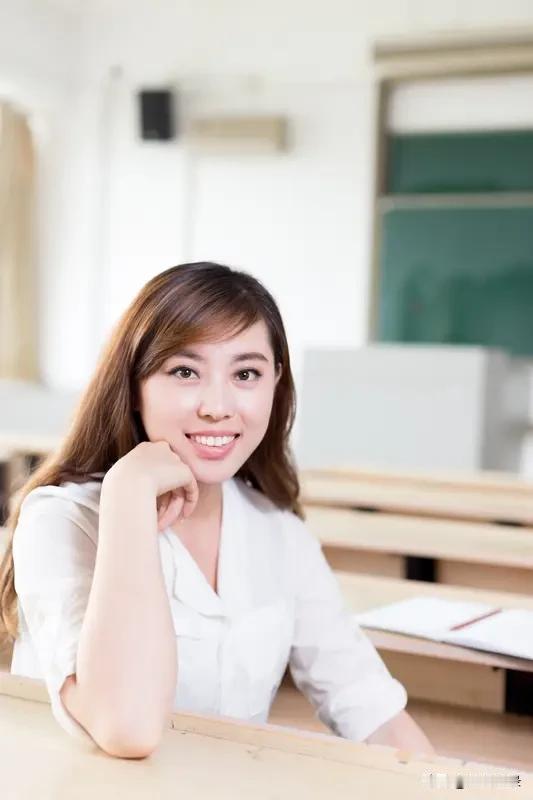 当你有一天
回望自己
当初不知道后来才懂得
自己被厚爱过的那段岁月时
你会泪流满