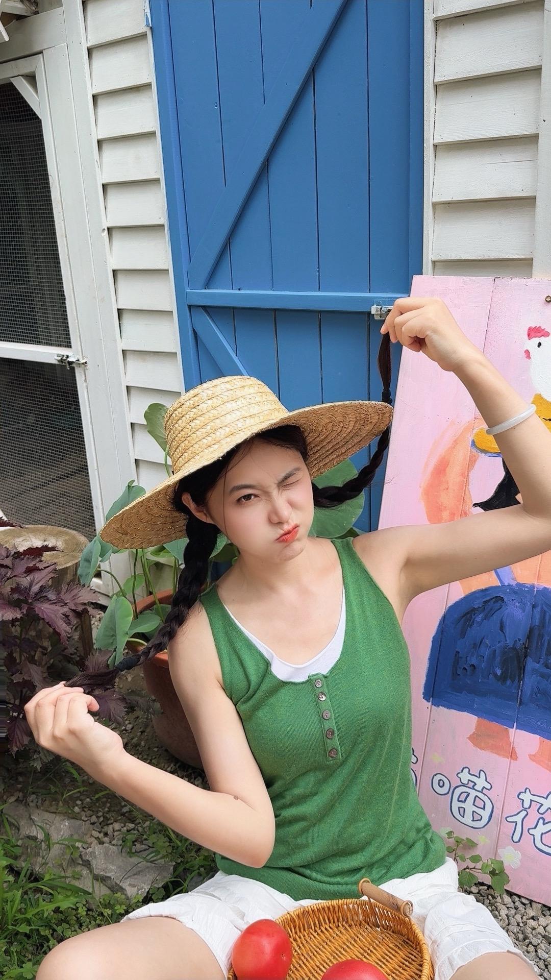 人间小治愈，躲进农场里🐔🍅🦢🌶️ 喂，栅栏外的烦恼不许进来