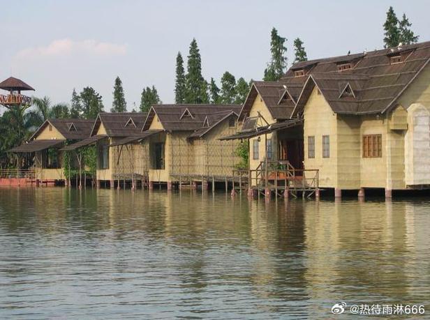 【长鹿农庄】建于2002年，现为全国农业旅游示范点及国家AAAA级旅游景区。是一