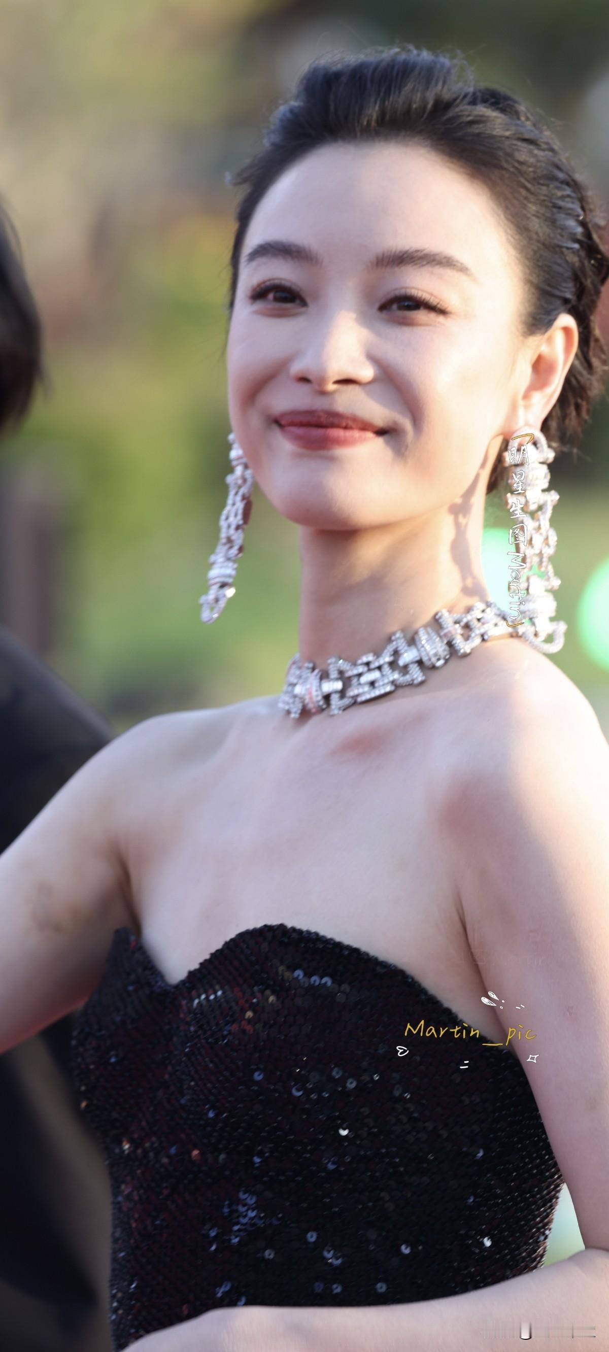 倪妮 今日份金鸡奖红毯生图掉落
姐姐太美啦吧！！！