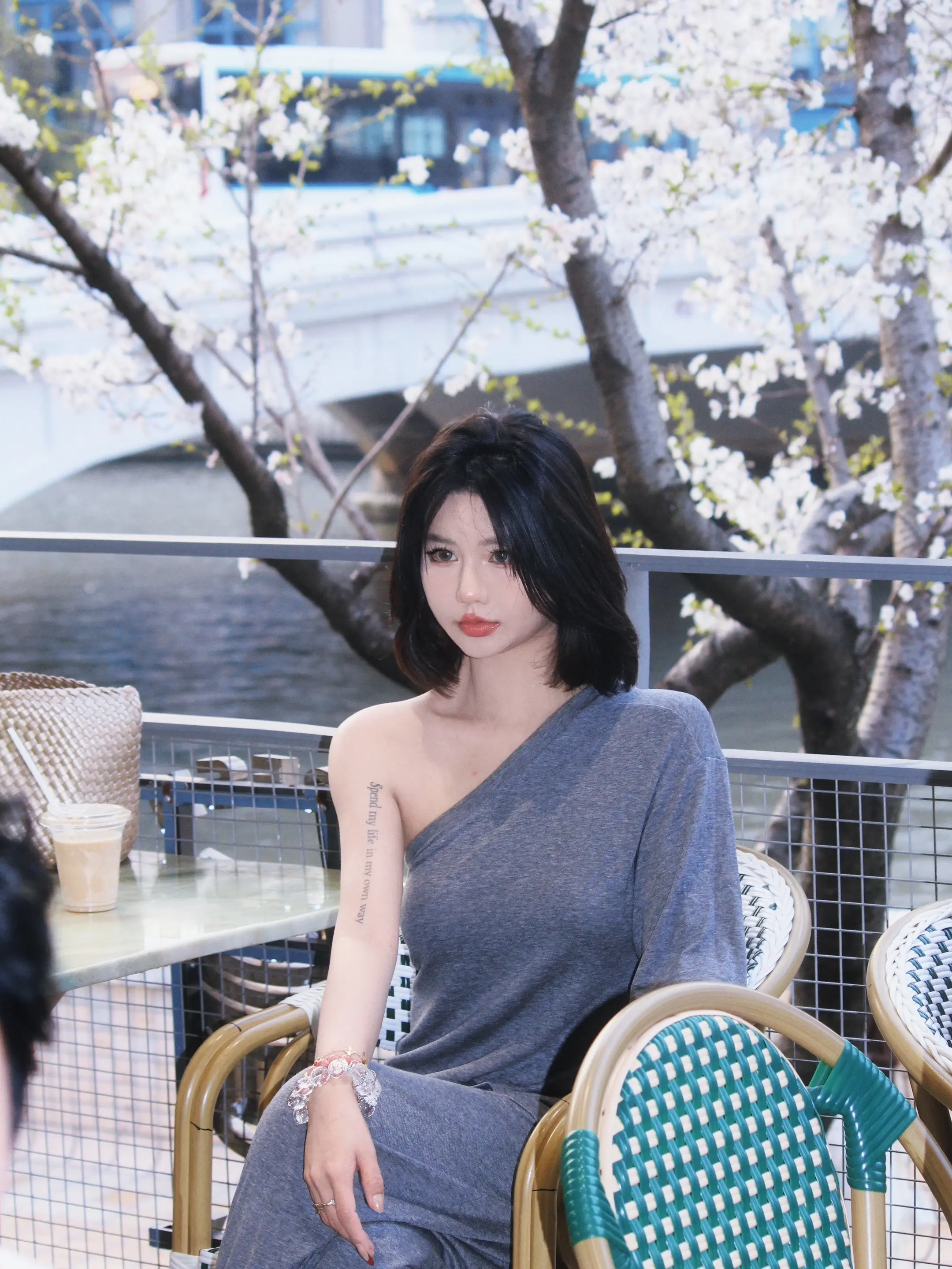 樱花🌸树下站谁都美