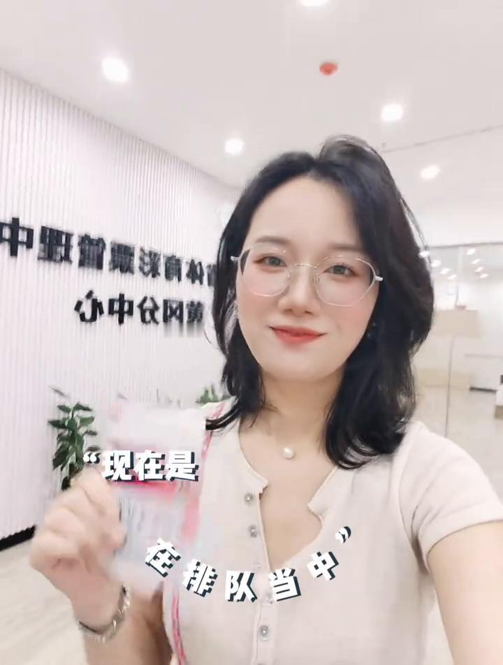 第30次帮外地客户代领大奖。
又中奖啦，分别是一张排列五，还有三张都是足球的单子