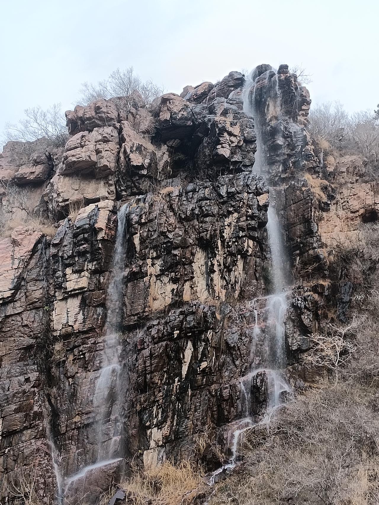 提振楼市果然落到了实处。
今天朋友打电话来，说他之前那个小房子的事，在拖了几年后