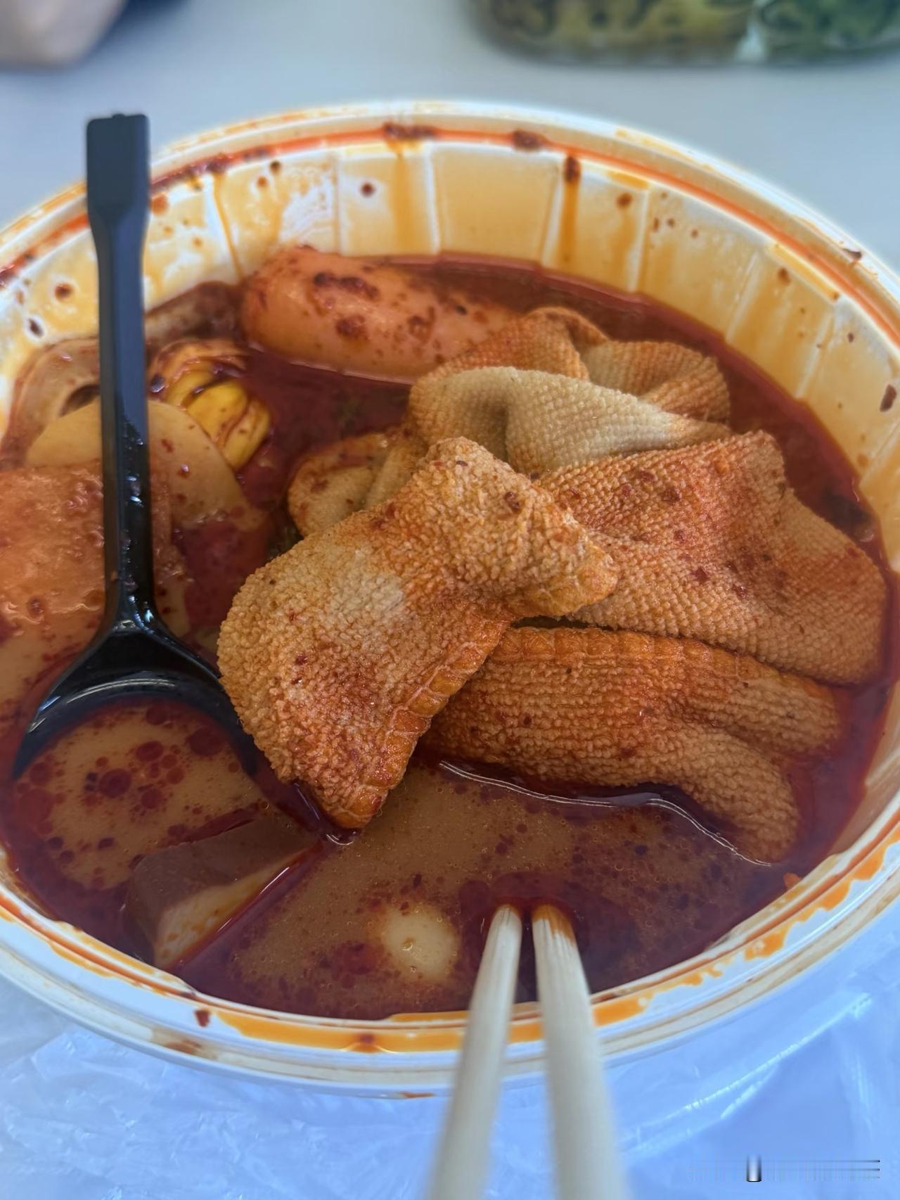 中午点了个外卖，好心的商家免费送了个抹布！无语，送点啥不好！