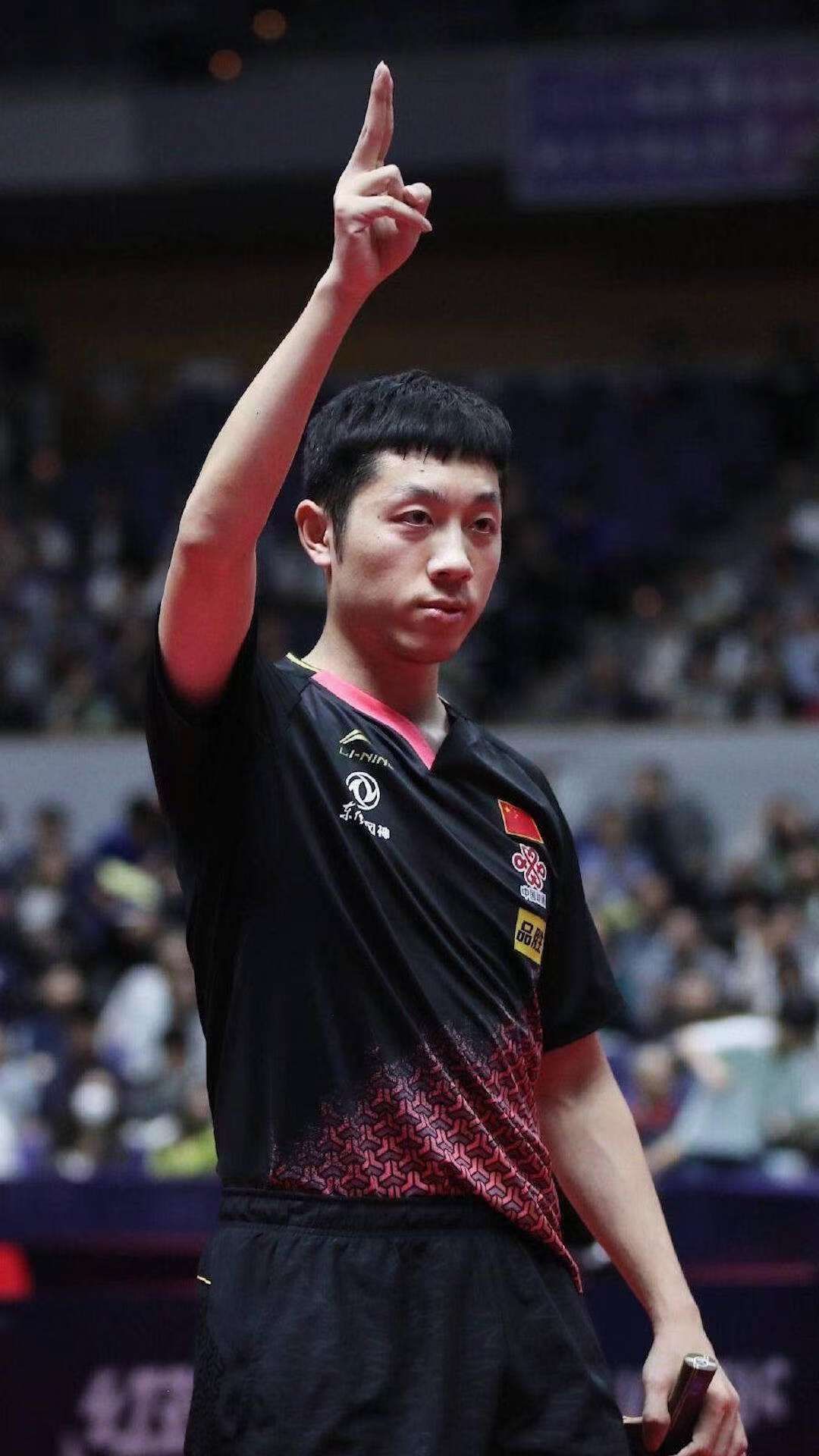 #许昕干什么都像打乒乓#哈哈哈，真是画面感十足，虽然许昕拿了个空气，但是能从他的