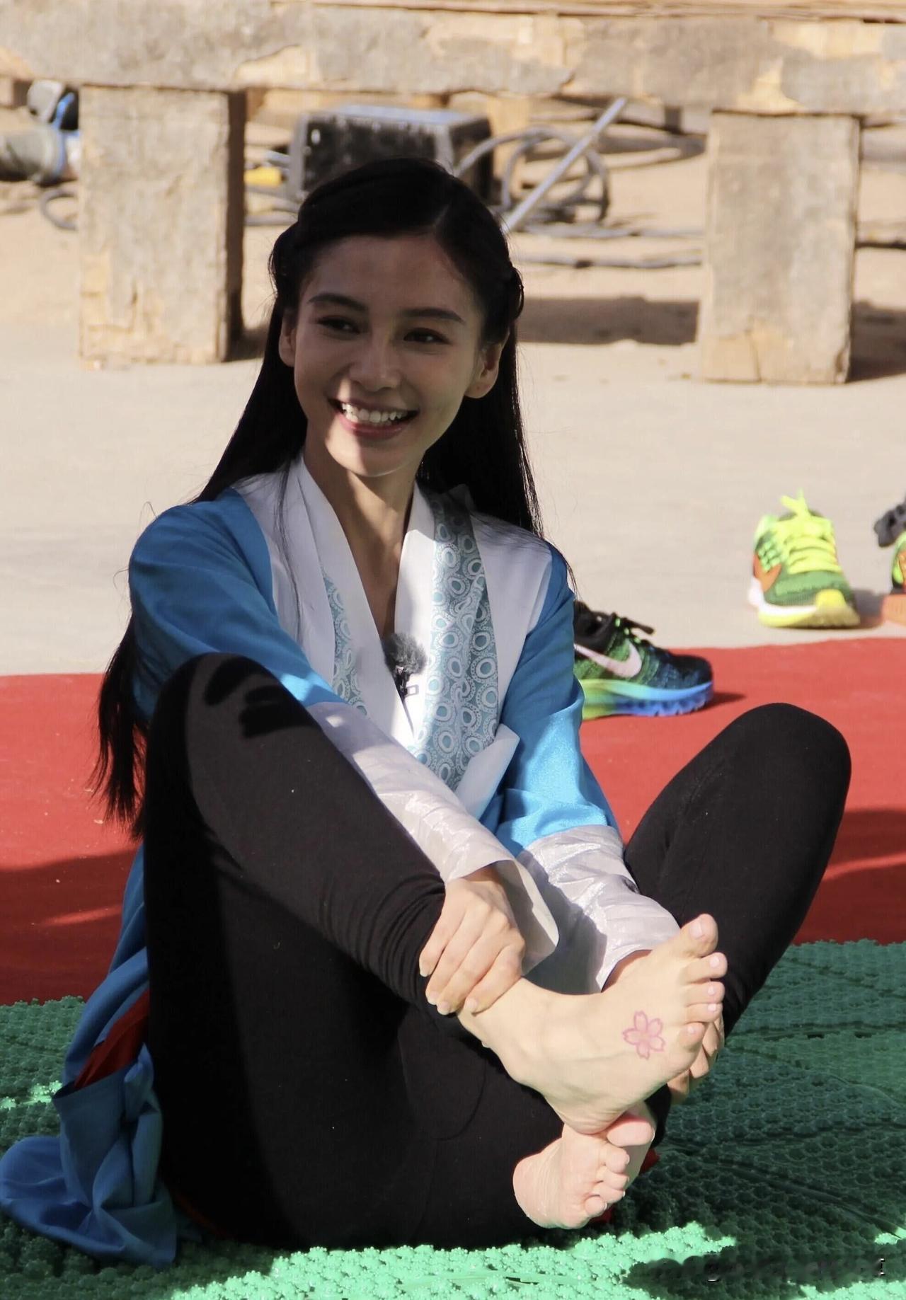 我看到网上很多人说她的颜值是如何的高，其实她就是一个普通长相的女演员，要颜值没有