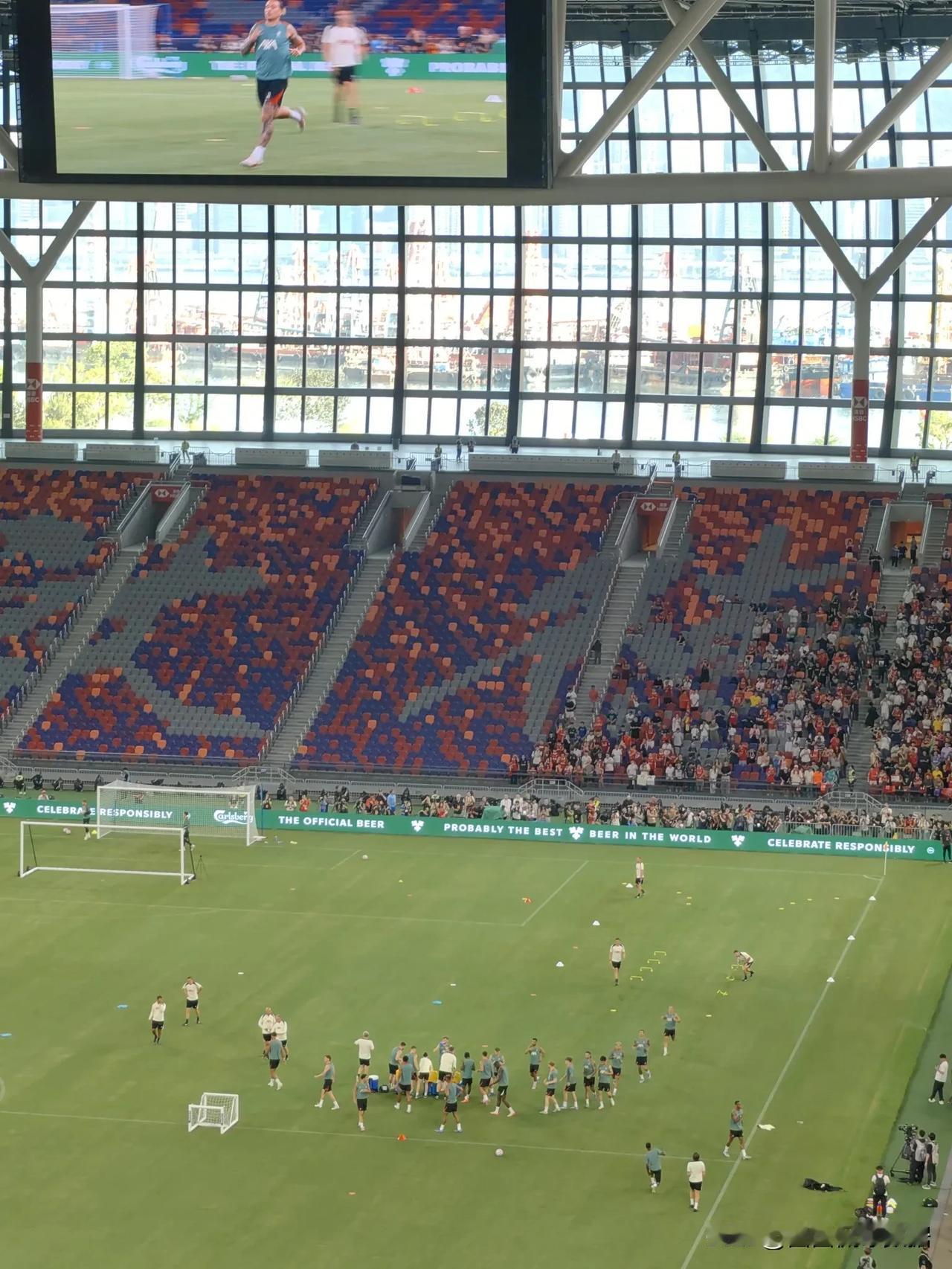 维尔茨替大家检验过了，速度不错，身体对抗也能抗住戈麦斯的冲击，目前唯一的短板就是